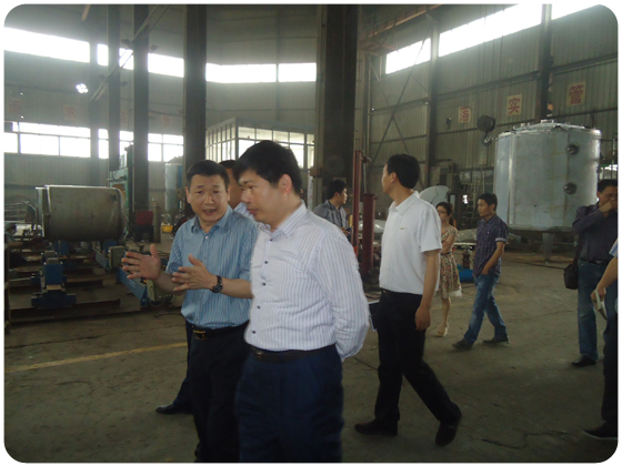 Director Song of Wenzhou city binhai economic develop zone and director Ying of Longwan Merchants Group come to our company and Inspect & instruct work.(图1)